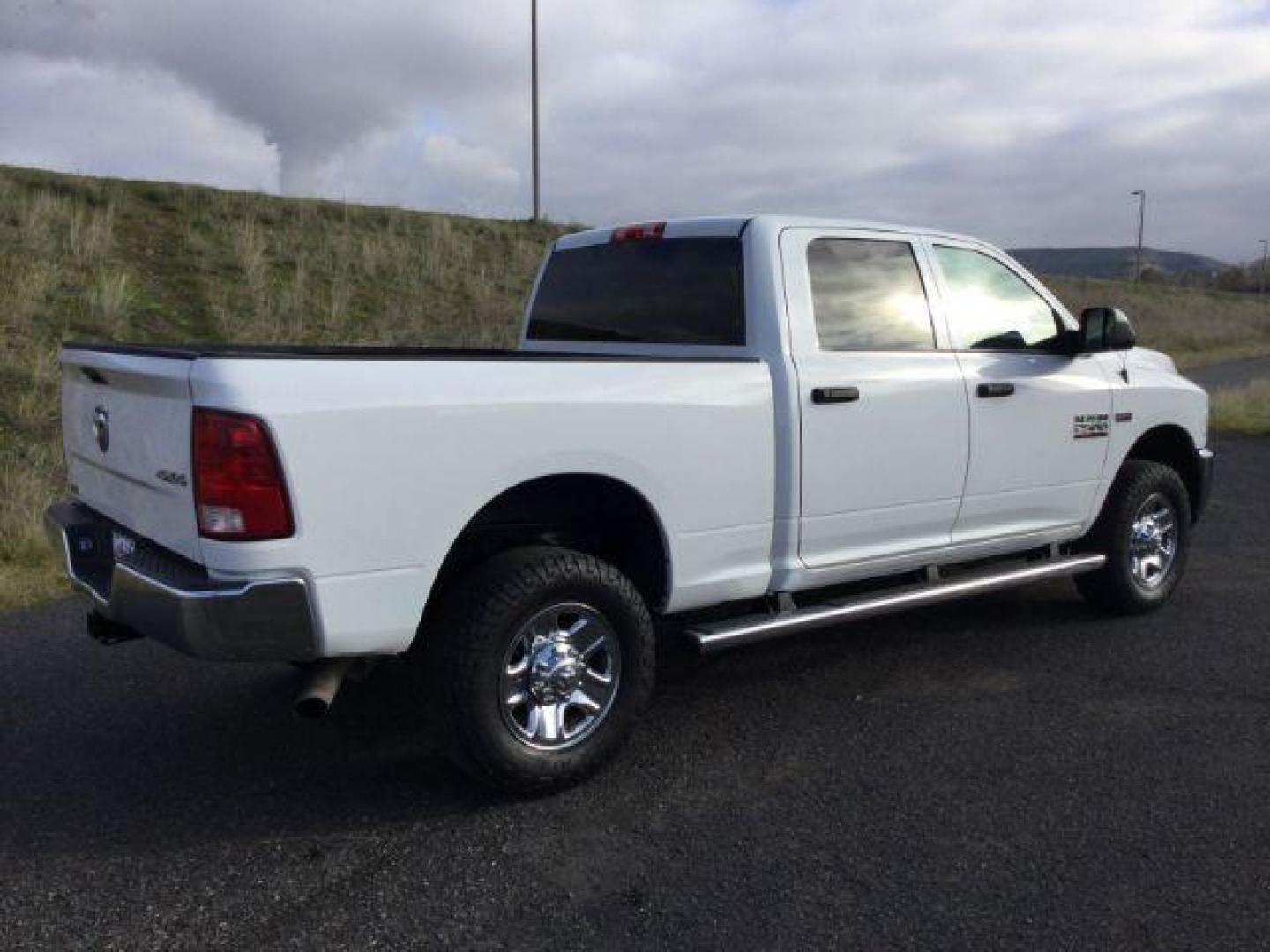 2017 Bright White Clear Coat /Black/Diesel Gray, cloth RAM 2500 Tradesman Crew Cab SWB 4WD (3C6UR5CJ3HG) with an 6.4L V8 engine, 6-Speed Automatic transmission, located at 1801 Main Street, Lewiston, 83501, (208) 743-9371, 46.417065, -117.004799 - Photo#15