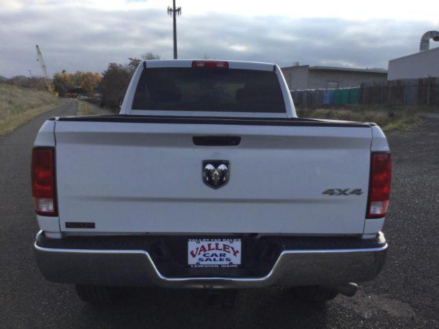 2017 Bright White Clear Coat /Black/Diesel Gray, cloth RAM 2500 Tradesman Crew Cab SWB 4WD (3C6UR5CJ3HG) with an 6.4L V8 engine, 6-Speed Automatic transmission, located at 1801 Main Street, Lewiston, 83501, (208) 743-9371, 46.417065, -117.004799 - Photo#16