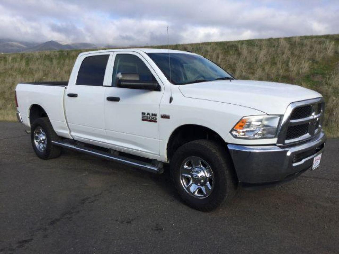 2017 Bright White Clear Coat /Black/Diesel Gray, cloth RAM 2500 Tradesman Crew Cab SWB 4WD (3C6UR5CJ3HG) with an 6.4L V8 engine, 6-Speed Automatic transmission, located at 1801 Main Street, Lewiston, 83501, (208) 743-9371, 46.417065, -117.004799 - Photo#19