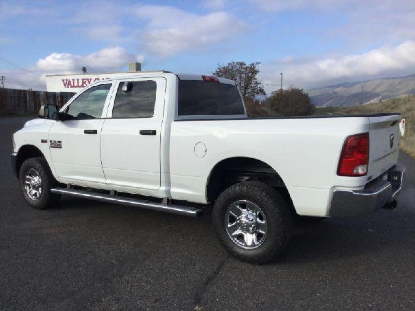 2017 Bright White Clear Coat /Black/Diesel Gray, cloth RAM 2500 Tradesman Crew Cab SWB 4WD (3C6UR5CJ3HG) with an 6.4L V8 engine, 6-Speed Automatic transmission, located at 1801 Main Street, Lewiston, 83501, (208) 743-9371, 46.417065, -117.004799 - Photo#2