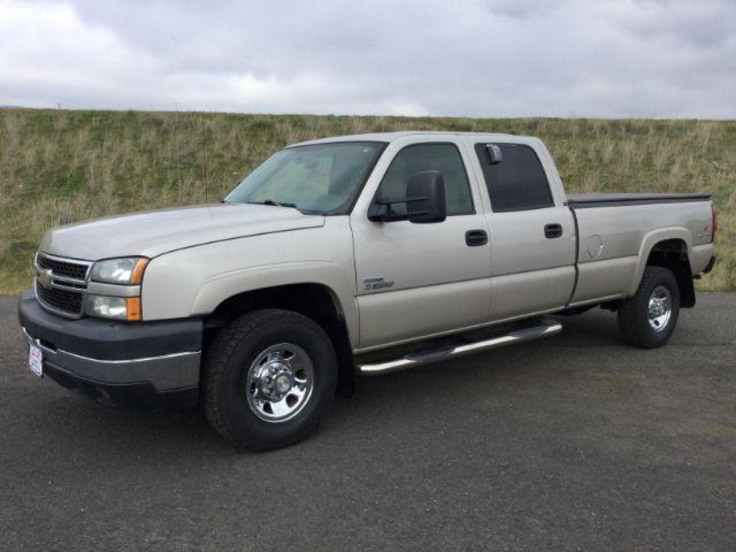 2006 Silver Birch Metallic /Dark Charcoal Cloth Interior Chevrolet Silverado 3500 LT1 Crew Cab 4WD SRW (1GCHK33D36F) with an 6.6L V8 OHV 32V TURBO DIESEL engine, 6-Speed Automatic transmission, located at 1801 Main Street, Lewiston, 83501, (208) 743-9371, 46.417065, -117.004799 - Photo#0