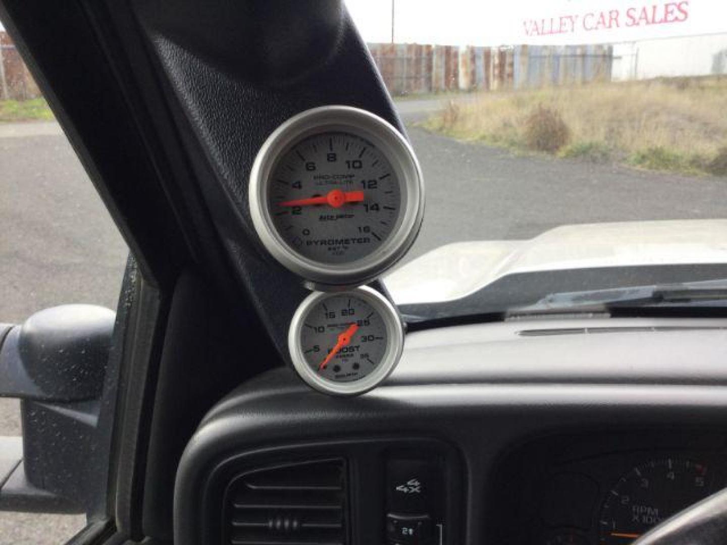 2006 Silver Birch Metallic /Dark Charcoal Cloth Interior Chevrolet Silverado 3500 LT1 Crew Cab 4WD SRW (1GCHK33D36F) with an 6.6L V8 OHV 32V TURBO DIESEL engine, 6-Speed Automatic transmission, located at 1801 Main Street, Lewiston, 83501, (208) 743-9371, 46.417065, -117.004799 - Photo#12