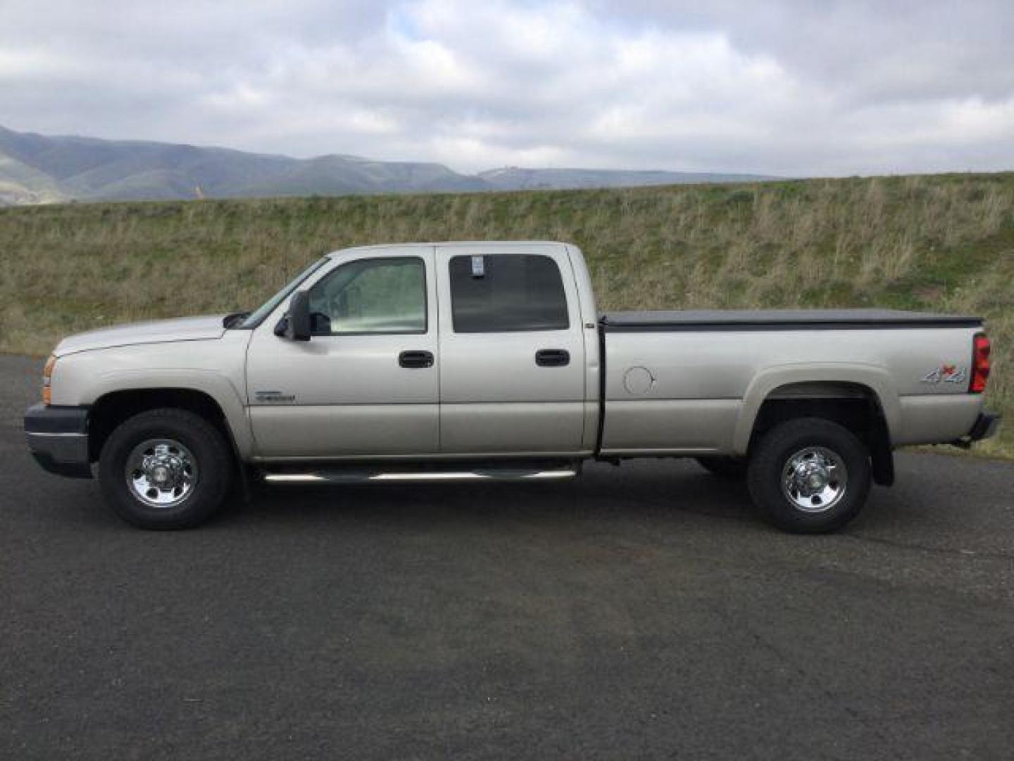 2006 Silver Birch Metallic /Dark Charcoal Cloth Interior Chevrolet Silverado 3500 LT1 Crew Cab 4WD SRW (1GCHK33D36F) with an 6.6L V8 OHV 32V TURBO DIESEL engine, 6-Speed Automatic transmission, located at 1801 Main Street, Lewiston, 83501, (208) 743-9371, 46.417065, -117.004799 - Photo#1