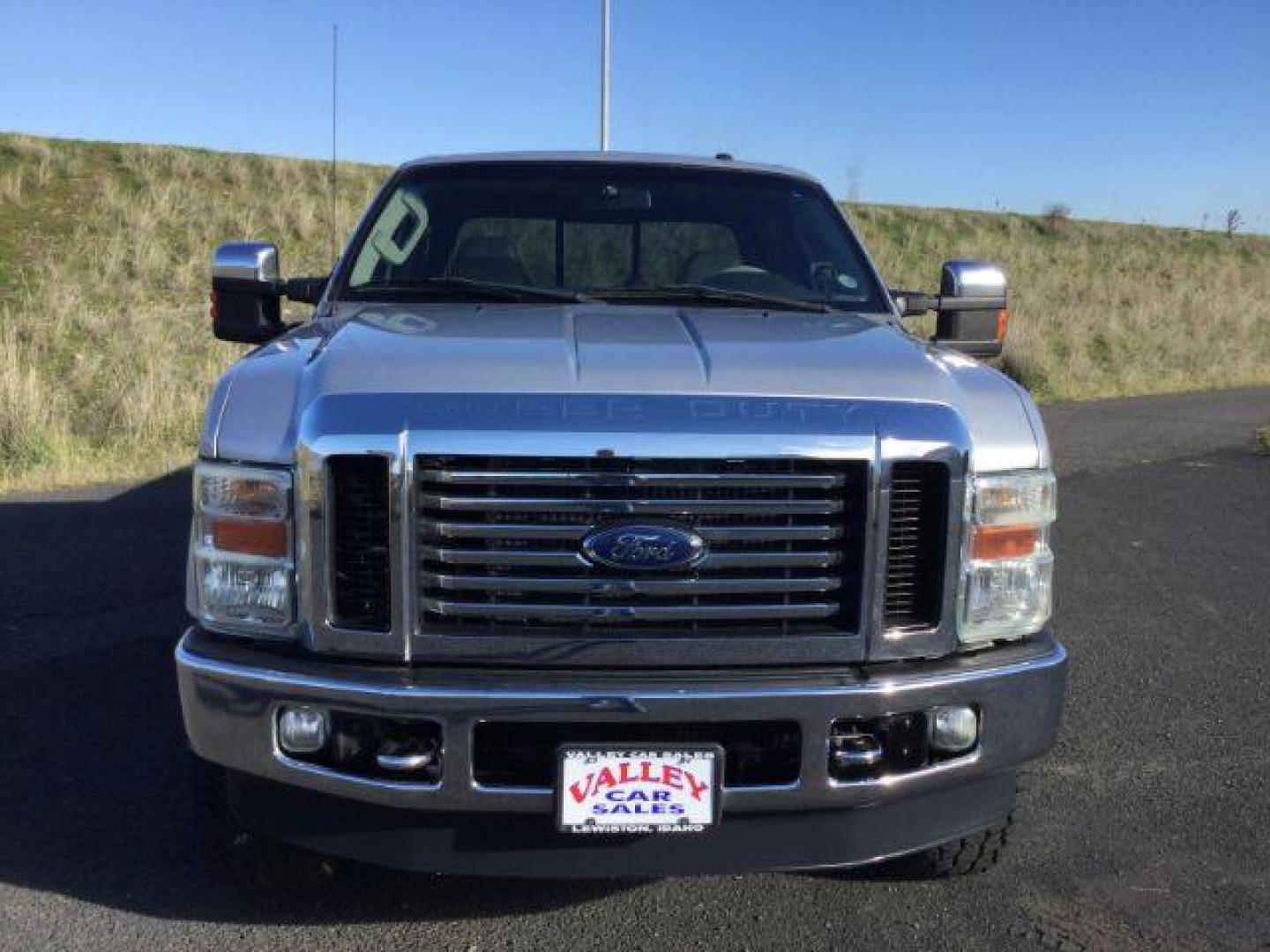 2010 Ingot Silver Metallic /Medium Stone Leather Interior Ford F-350 SD Lariat Crew Cab Long Bed 4WD (1FTWW3BR5AE) with an 6.4L V8 OHV 32V TURBO DIESEL engine, 5-Speed Automatic transmission, located at 1801 Main Street, Lewiston, 83501, (208) 743-9371, 46.417065, -117.004799 - Photo#13