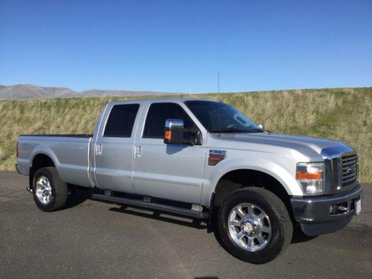 2010 Ingot Silver Metallic /Medium Stone Leather Interior Ford F-350 SD Lariat Crew Cab Long Bed 4WD (1FTWW3BR5AE) with an 6.4L V8 OHV 32V TURBO DIESEL engine, 5-Speed Automatic transmission, located at 1801 Main Street, Lewiston, 83501, (208) 743-9371, 46.417065, -117.004799 - Photo#18