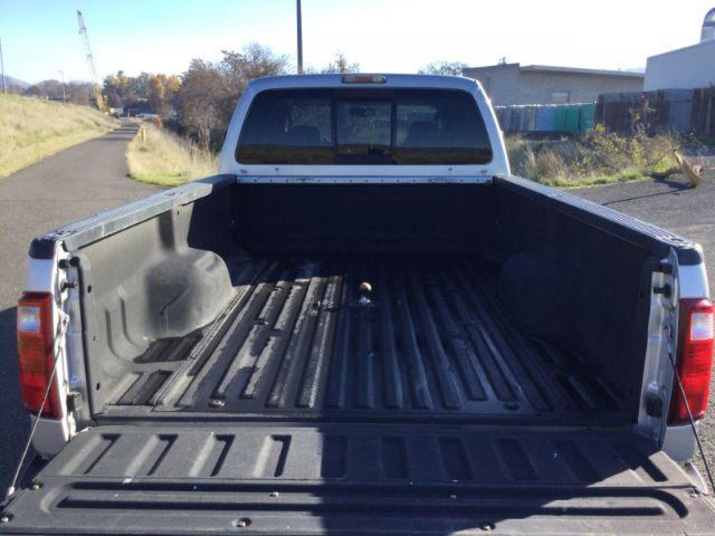 2010 Ingot Silver Metallic /Medium Stone Leather Interior Ford F-350 SD Lariat Crew Cab Long Bed 4WD (1FTWW3BR5AE) with an 6.4L V8 OHV 32V TURBO DIESEL engine, 5-Speed Automatic transmission, located at 1801 Main Street, Lewiston, 83501, (208) 743-9371, 46.417065, -117.004799 - Photo#21