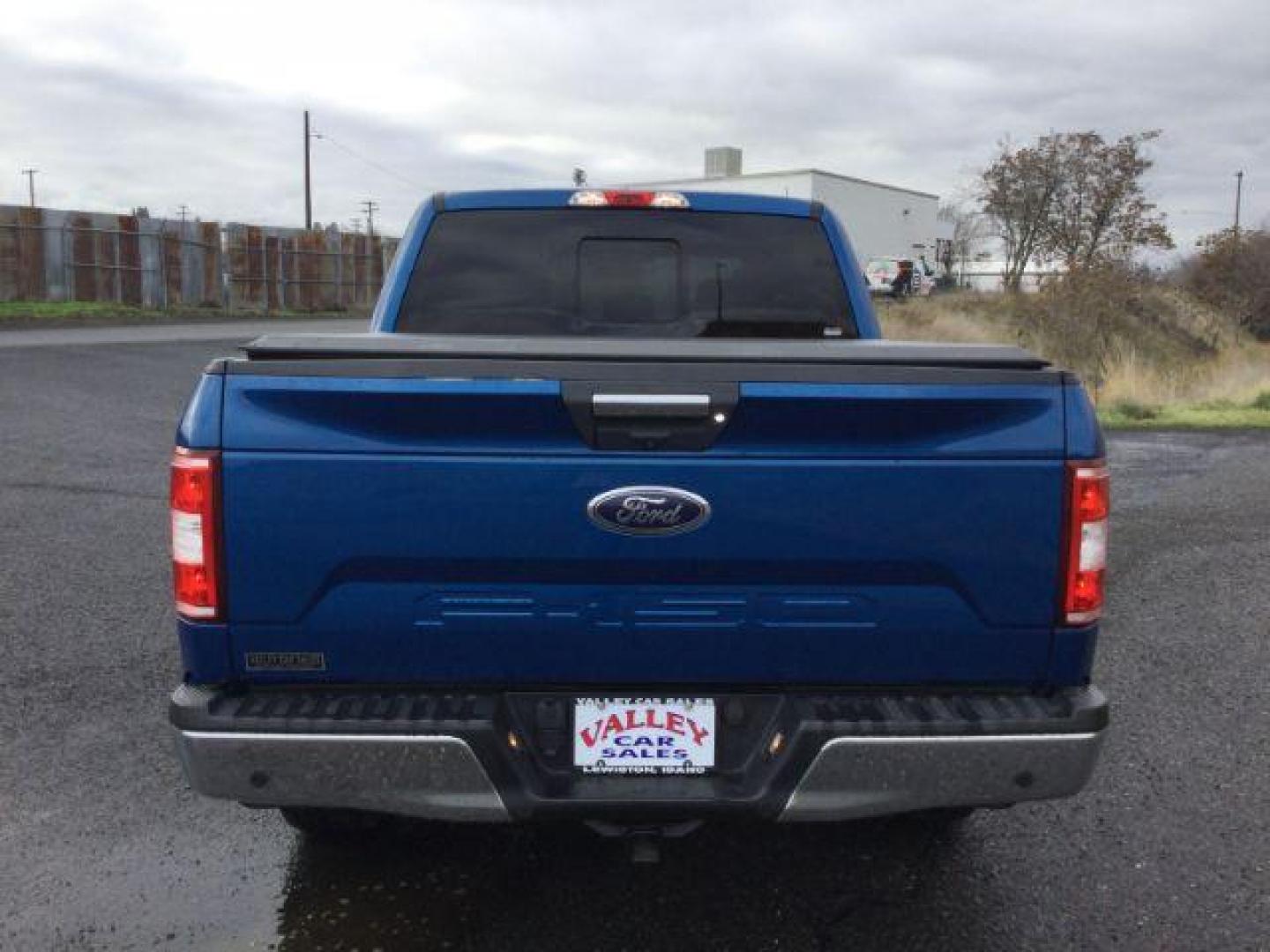 2018 Lightning Blue Metallic /Medium Earth Gray, cloth Ford F-150 XLT SuperCrew 5.5-ft. Bed 4WD (1FTEW1E57JK) with an 5.0L V8 OHV 32V engine, 10-speed automatic transmission, located at 1801 Main Street, Lewiston, 83501, (208) 743-9371, 46.417065, -117.004799 - Photo#10