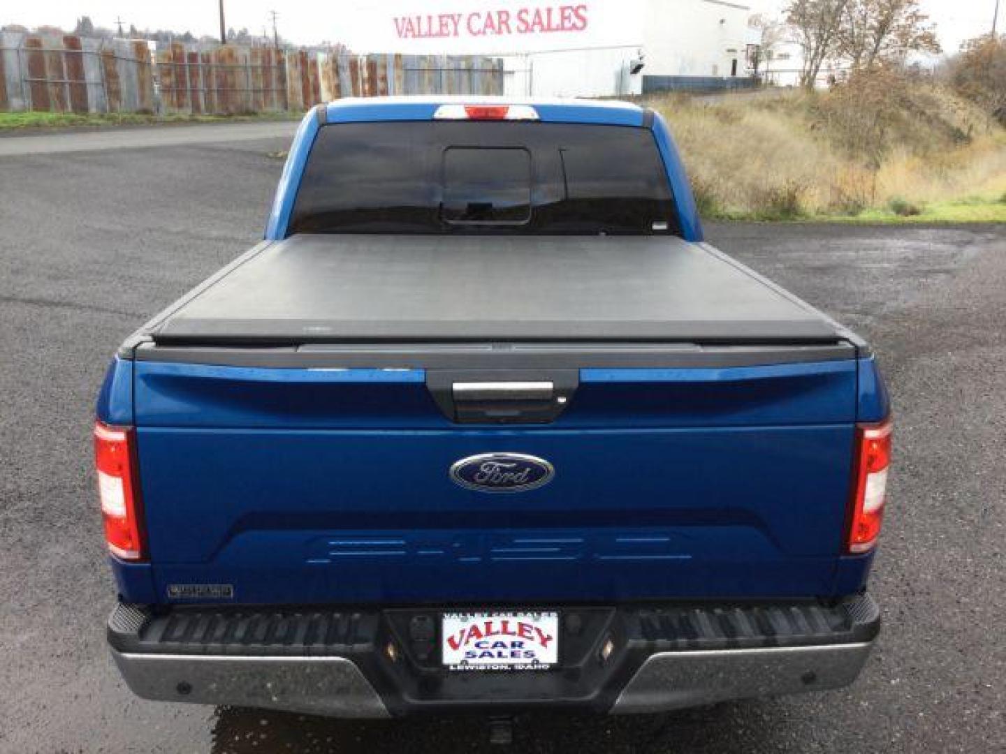 2018 Lightning Blue Metallic /Medium Earth Gray, cloth Ford F-150 XLT SuperCrew 5.5-ft. Bed 4WD (1FTEW1E57JK) with an 5.0L V8 OHV 32V engine, 10-speed automatic transmission, located at 1801 Main Street, Lewiston, 83501, (208) 743-9371, 46.417065, -117.004799 - Photo#11