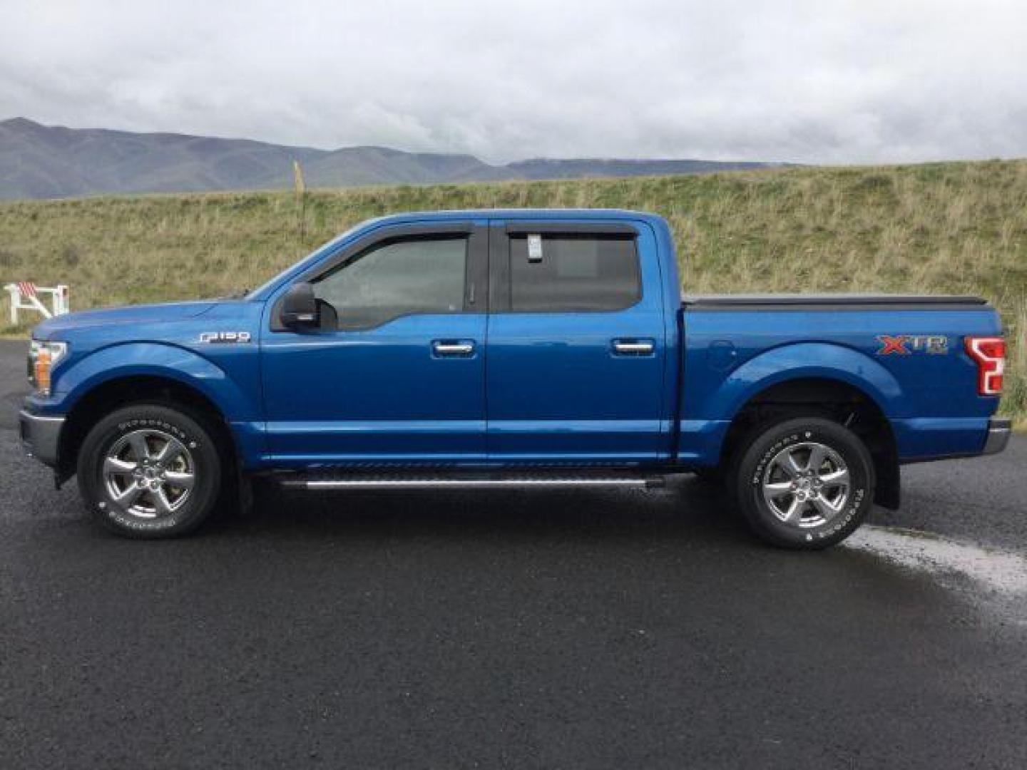 2018 Lightning Blue Metallic /Medium Earth Gray, cloth Ford F-150 XLT SuperCrew 5.5-ft. Bed 4WD (1FTEW1E57JK) with an 5.0L V8 OHV 32V engine, 10-speed automatic transmission, located at 1801 Main Street, Lewiston, 83501, (208) 743-9371, 46.417065, -117.004799 - Photo#1