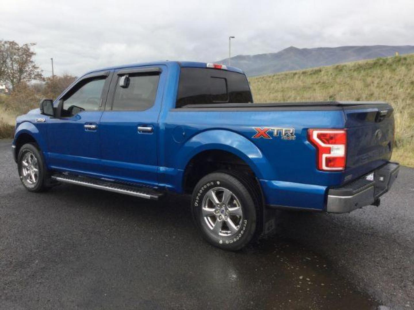 2018 Lightning Blue Metallic /Medium Earth Gray, cloth Ford F-150 XLT SuperCrew 5.5-ft. Bed 4WD (1FTEW1E57JK) with an 5.0L V8 OHV 32V engine, 10-speed automatic transmission, located at 1801 Main Street, Lewiston, 83501, (208) 743-9371, 46.417065, -117.004799 - Photo#2