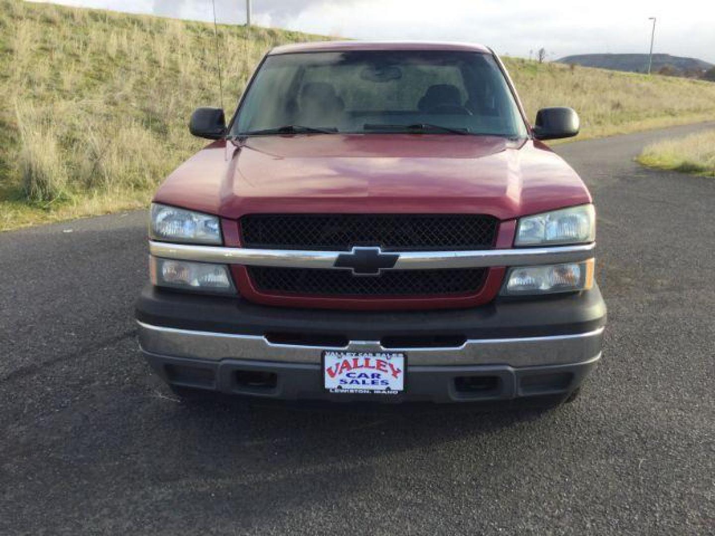 2005 Sport Red Metallic /Dark Charcoal Cloth Interior Chevrolet Silverado 1500 Ext. Cab Short Bed 4WD (2GCEK19VX51) with an 4.8L V8 OHV 16V engine, 4-Speed Automatic transmission, located at 1801 Main Street, Lewiston, 83501, (208) 743-9371, 46.417065, -117.004799 - Photo#14