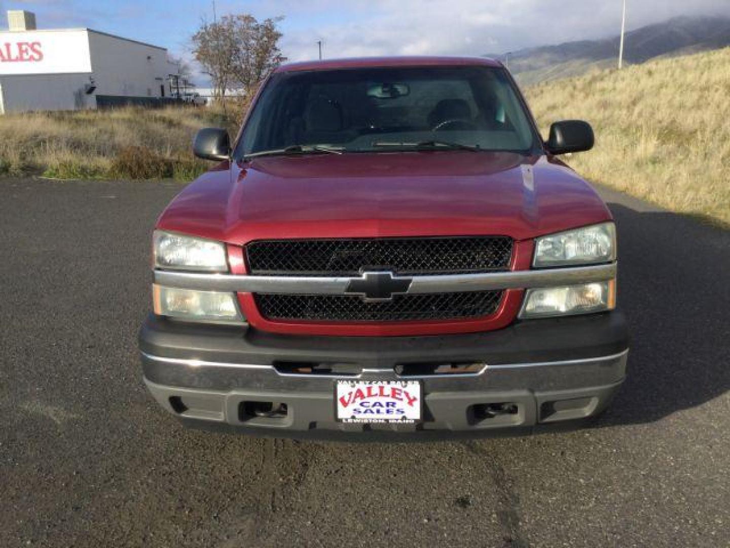 2005 Sport Red Metallic /Dark Charcoal Cloth Interior Chevrolet Silverado 1500 Ext. Cab Short Bed 4WD (2GCEK19VX51) with an 4.8L V8 OHV 16V engine, 4-Speed Automatic transmission, located at 1801 Main Street, Lewiston, 83501, (208) 743-9371, 46.417065, -117.004799 - Photo#17