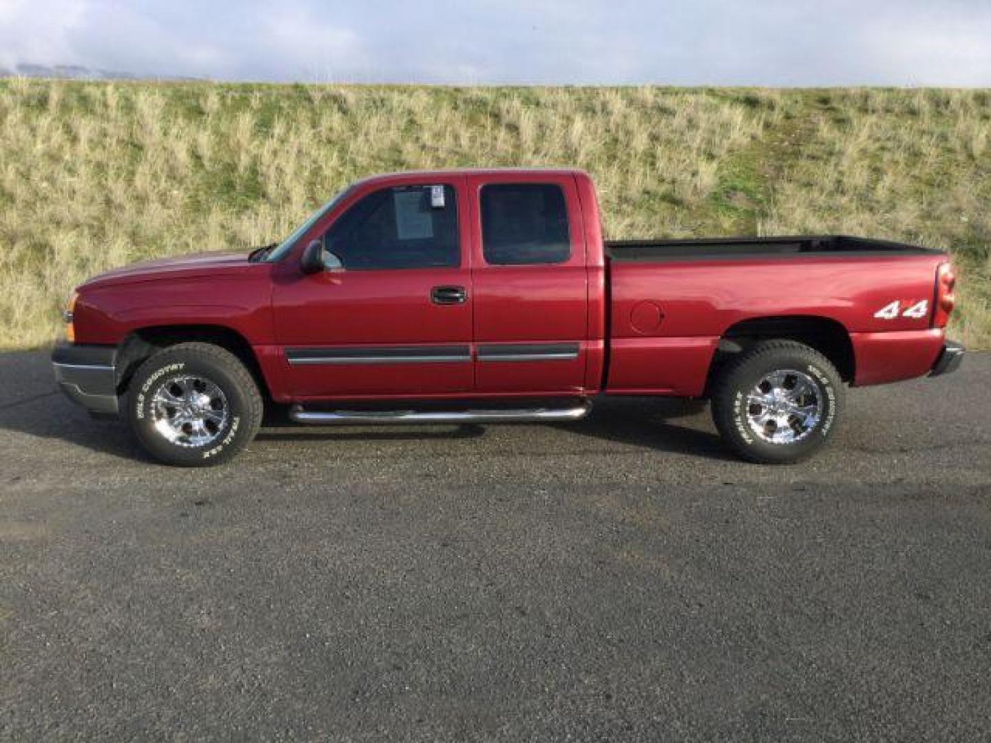 2005 Sport Red Metallic /Dark Charcoal Cloth Interior Chevrolet Silverado 1500 Ext. Cab Short Bed 4WD (2GCEK19VX51) with an 4.8L V8 OHV 16V engine, 4-Speed Automatic transmission, located at 1801 Main Street, Lewiston, 83501, (208) 743-9371, 46.417065, -117.004799 - Photo#19