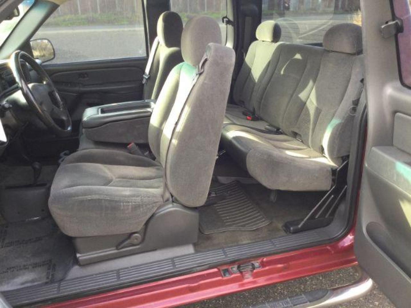 2005 Sport Red Metallic /Dark Charcoal Cloth Interior Chevrolet Silverado 1500 Ext. Cab Short Bed 4WD (2GCEK19VX51) with an 4.8L V8 OHV 16V engine, 4-Speed Automatic transmission, located at 1801 Main Street, Lewiston, 83501, (208) 743-9371, 46.417065, -117.004799 - Photo#4