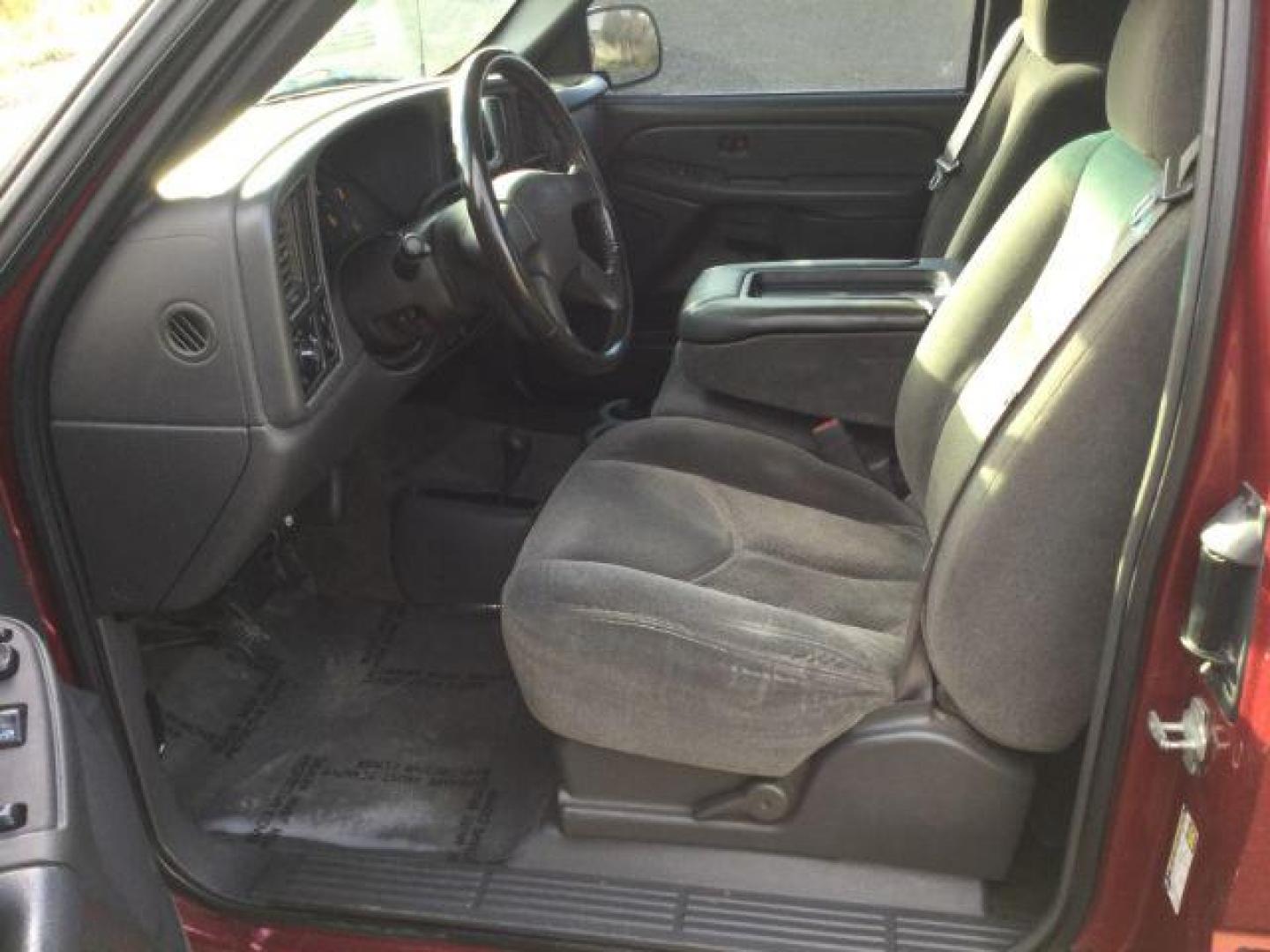 2005 Sport Red Metallic /Dark Charcoal Cloth Interior Chevrolet Silverado 1500 Ext. Cab Short Bed 4WD (2GCEK19VX51) with an 4.8L V8 OHV 16V engine, 4-Speed Automatic transmission, located at 1801 Main Street, Lewiston, 83501, (208) 743-9371, 46.417065, -117.004799 - Photo#6