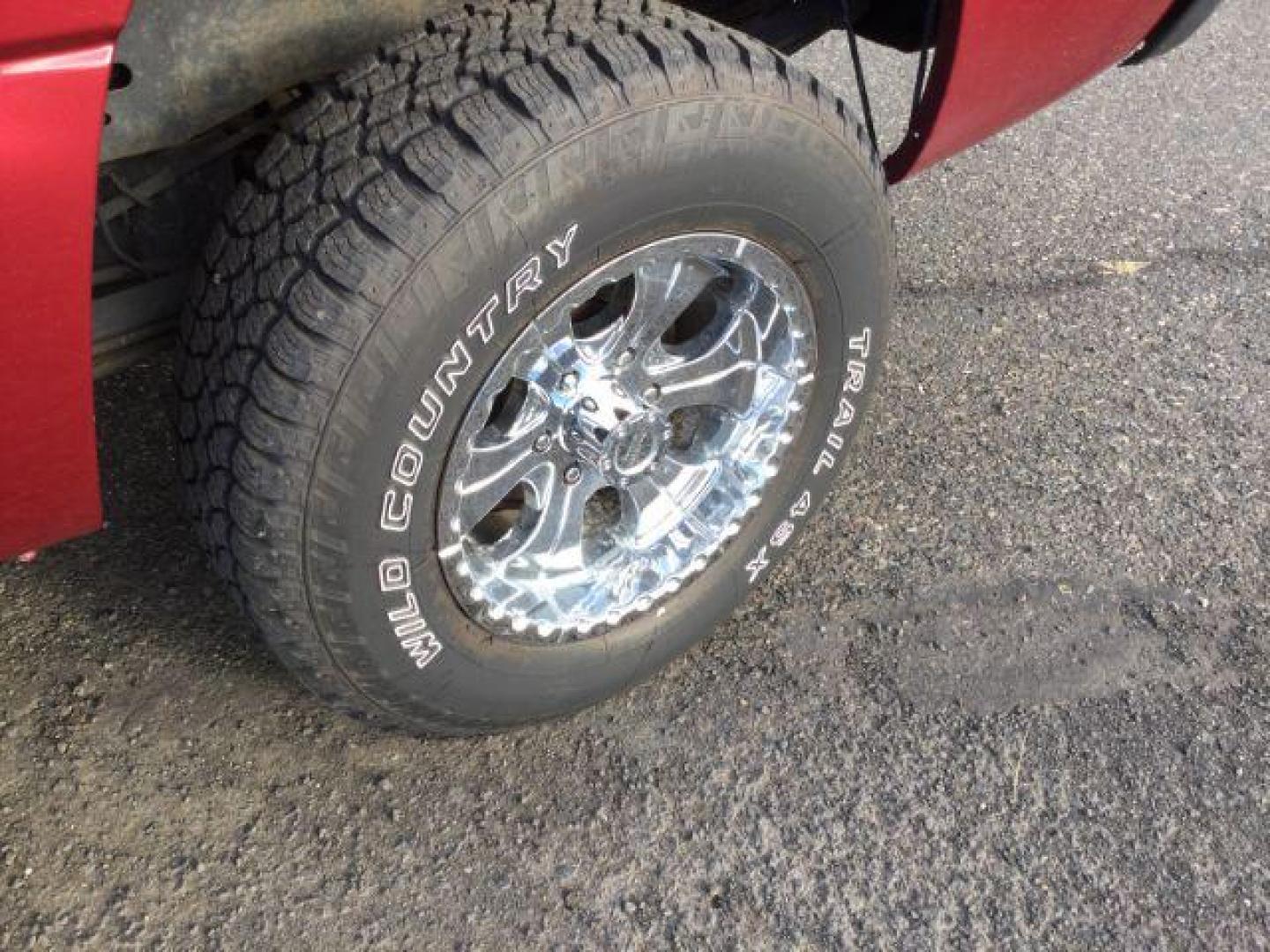 2005 Sport Red Metallic /Dark Charcoal Cloth Interior Chevrolet Silverado 1500 Ext. Cab Short Bed 4WD (2GCEK19VX51) with an 4.8L V8 OHV 16V engine, 4-Speed Automatic transmission, located at 1801 Main Street, Lewiston, 83501, (208) 743-9371, 46.417065, -117.004799 - Photo#7