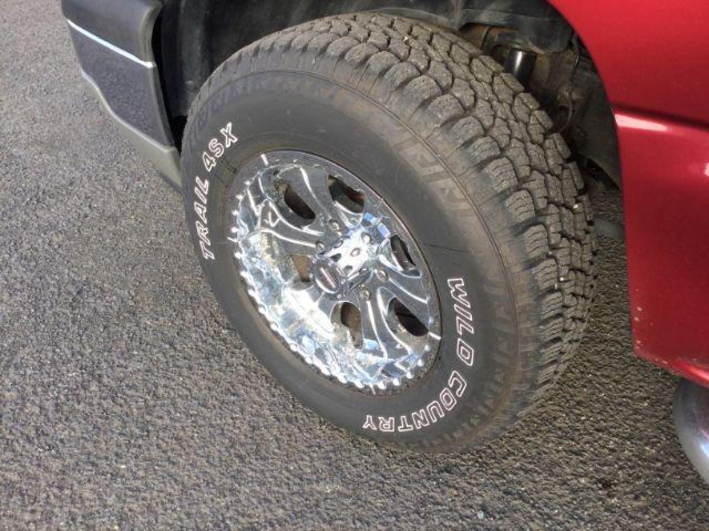 2005 Sport Red Metallic /Dark Charcoal Cloth Interior Chevrolet Silverado 1500 Ext. Cab Short Bed 4WD (2GCEK19VX51) with an 4.8L V8 OHV 16V engine, 4-Speed Automatic transmission, located at 1801 Main Street, Lewiston, 83501, (208) 743-9371, 46.417065, -117.004799 - Photo#8