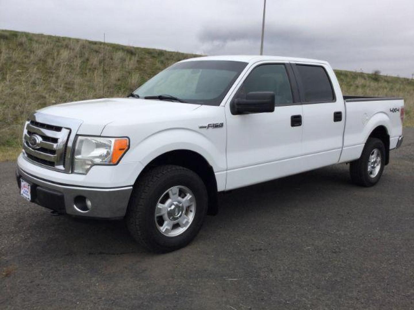 2012 Oxford White /Steel Gray Cloth Interior Ford F-150 XLT SuperCrew 6.5-ft. Bed 4WD (1FTFW1EF4CF) with an 5.0L V8 engine, 6-Speed Automatic transmission, located at 1801 Main Street, Lewiston, 83501, (208) 743-9371, 46.417065, -117.004799 - Photo#0