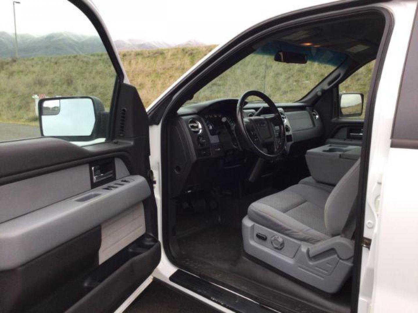 2012 Oxford White /Steel Gray Cloth Interior Ford F-150 XLT SuperCrew 6.5-ft. Bed 4WD (1FTFW1EF4CF) with an 5.0L V8 engine, 6-Speed Automatic transmission, located at 1801 Main Street, Lewiston, 83501, (208) 743-9371, 46.417065, -117.004799 - Photo#3