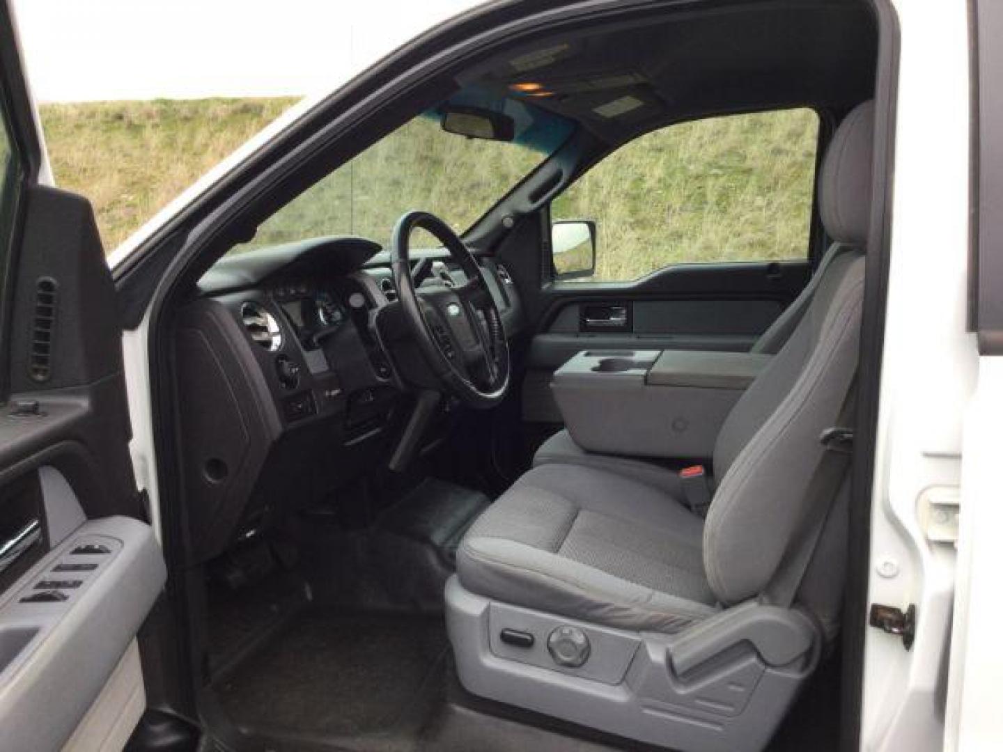 2012 Oxford White /Steel Gray Cloth Interior Ford F-150 XLT SuperCrew 6.5-ft. Bed 4WD (1FTFW1EF4CF) with an 5.0L V8 engine, 6-Speed Automatic transmission, located at 1801 Main Street, Lewiston, 83501, (208) 743-9371, 46.417065, -117.004799 - Photo#4