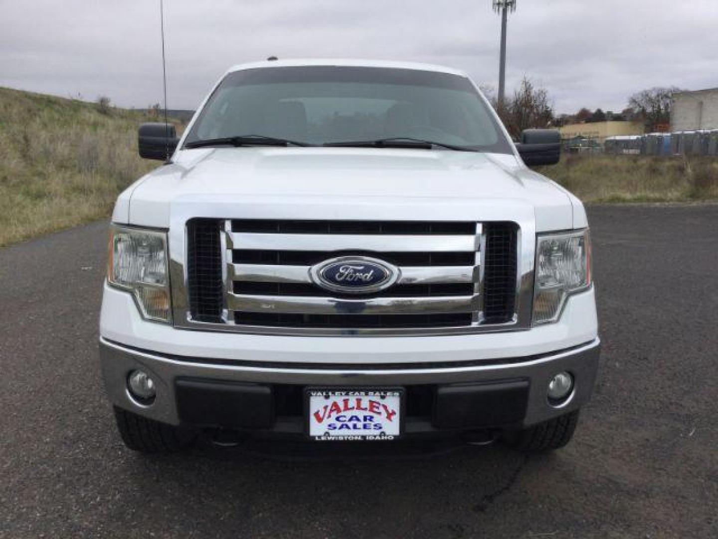 2012 Oxford White /Steel Gray Cloth Interior Ford F-150 XLT SuperCrew 6.5-ft. Bed 4WD (1FTFW1EF4CF) with an 5.0L V8 engine, 6-Speed Automatic transmission, located at 1801 Main Street, Lewiston, 83501, (208) 743-9371, 46.417065, -117.004799 - Photo#5