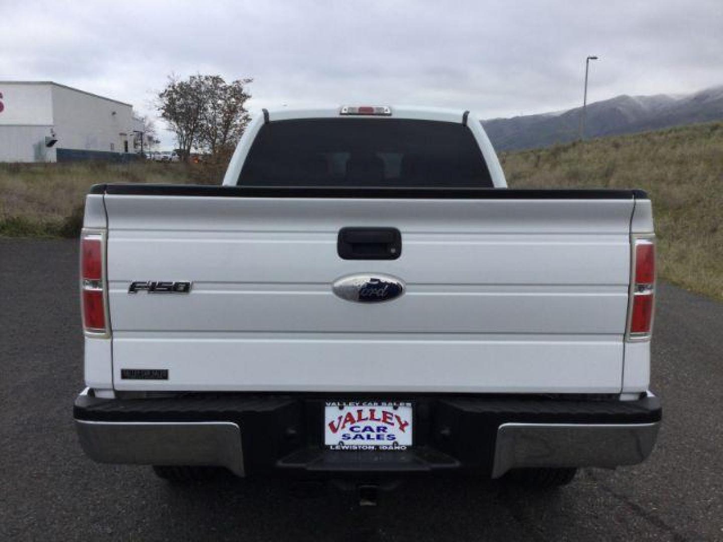 2012 Oxford White /Steel Gray Cloth Interior Ford F-150 XLT SuperCrew 6.5-ft. Bed 4WD (1FTFW1EF4CF) with an 5.0L V8 engine, 6-Speed Automatic transmission, located at 1801 Main Street, Lewiston, 83501, (208) 743-9371, 46.417065, -117.004799 - Photo#7