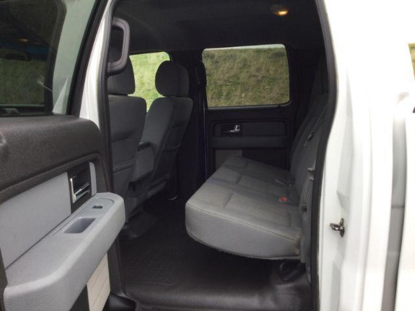 2012 Oxford White /Steel Gray Cloth Interior Ford F-150 XLT SuperCrew 6.5-ft. Bed 4WD (1FTFW1EF4CF) with an 5.0L V8 engine, 6-Speed Automatic transmission, located at 1801 Main Street, Lewiston, 83501, (208) 743-9371, 46.417065, -117.004799 - Photo#8