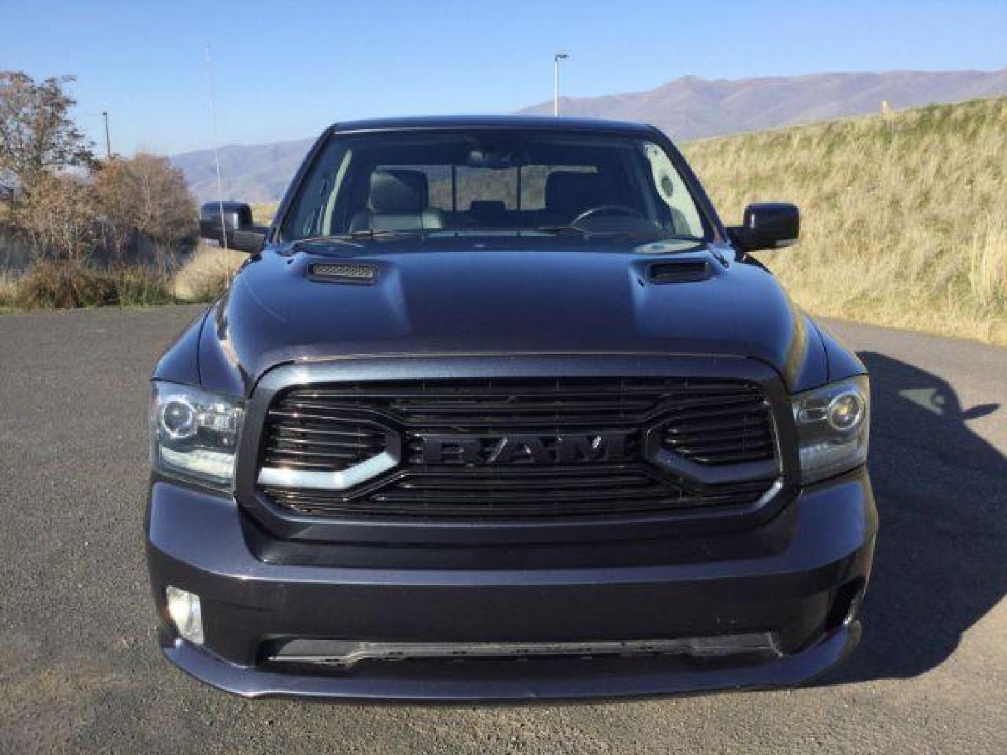 2018 Granite Crystal Metallic Clear Coat /BLACK LEATHER/CLOTH RAM 1500 Sport Crew Cab SWB 4WD (1C6RR7MT3JS) with an 5.7L V8 OHV 16V engine, 8-Speed Automatic transmission, located at 1801 Main Street, Lewiston, 83501, (208) 743-9371, 46.417065, -117.004799 - Photo#21