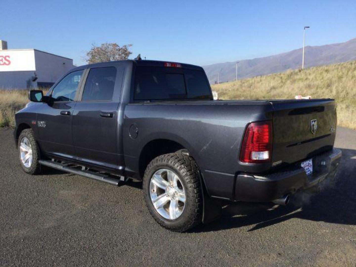 2018 Granite Crystal Metallic Clear Coat /BLACK LEATHER/CLOTH RAM 1500 Sport Crew Cab SWB 4WD (1C6RR7MT3JS) with an 5.7L V8 OHV 16V engine, 8-Speed Automatic transmission, located at 1801 Main Street, Lewiston, 83501, (208) 743-9371, 46.417065, -117.004799 - Photo#2