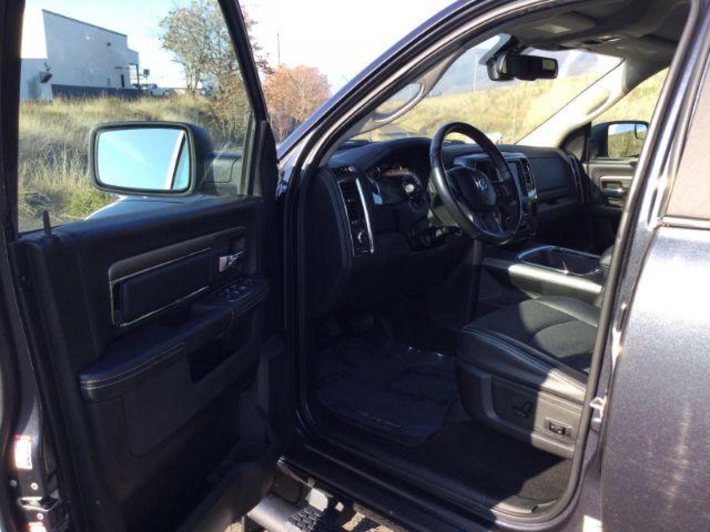 2018 Granite Crystal Metallic Clear Coat /BLACK LEATHER/CLOTH RAM 1500 Sport Crew Cab SWB 4WD (1C6RR7MT3JS) with an 5.7L V8 OHV 16V engine, 8-Speed Automatic transmission, located at 1801 Main Street, Lewiston, 83501, (208) 743-9371, 46.417065, -117.004799 - Photo#4