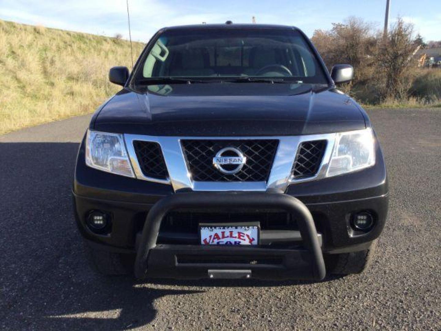 2018 Magnetic Black Nissan Frontier SV Crew Cab 5AT 4X4 (1N6AD0EV1JN) with an 4.0L V6 DOHC 24V engine, 5-Speed Automatic transmission, located at 1801 Main Street, Lewiston, 83501, (208) 743-9371, 46.417065, -117.004799 - Photo#12