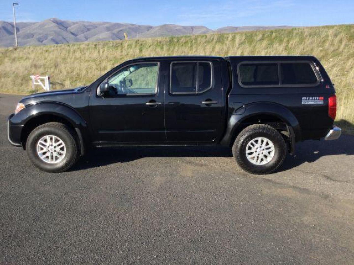 2018 Magnetic Black Nissan Frontier SV Crew Cab 5AT 4X4 (1N6AD0EV1JN) with an 4.0L V6 DOHC 24V engine, 5-Speed Automatic transmission, located at 1801 Main Street, Lewiston, 83501, (208) 743-9371, 46.417065, -117.004799 - Photo#1