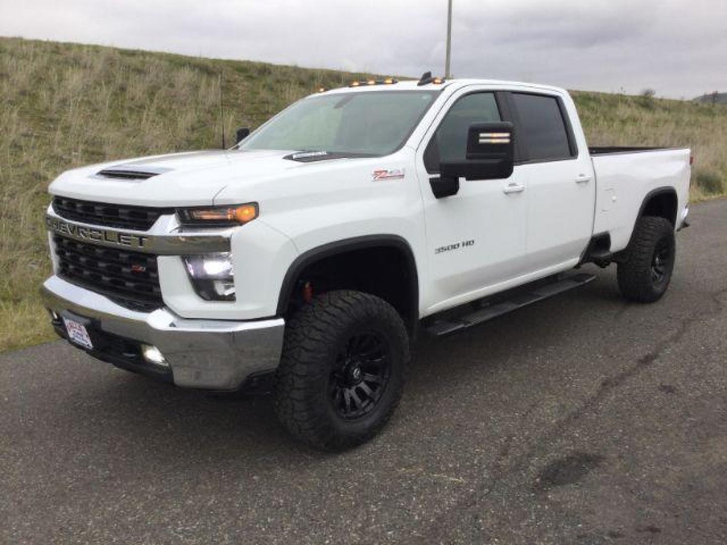 2020 Summit White /Gideon/Very Dark Atmosphere, cloth Chevrolet Silverado 3500HD LT Crew Cab Long Box 4WD (1GC4YTEY1LF) with an 6.6L V8 OHV 32V TURBO DIESEL engine, 10-speed automatic transmission, located at 1801 Main Street, Lewiston, 83501, (208) 743-9371, 46.417065, -117.004799 - Photo#0