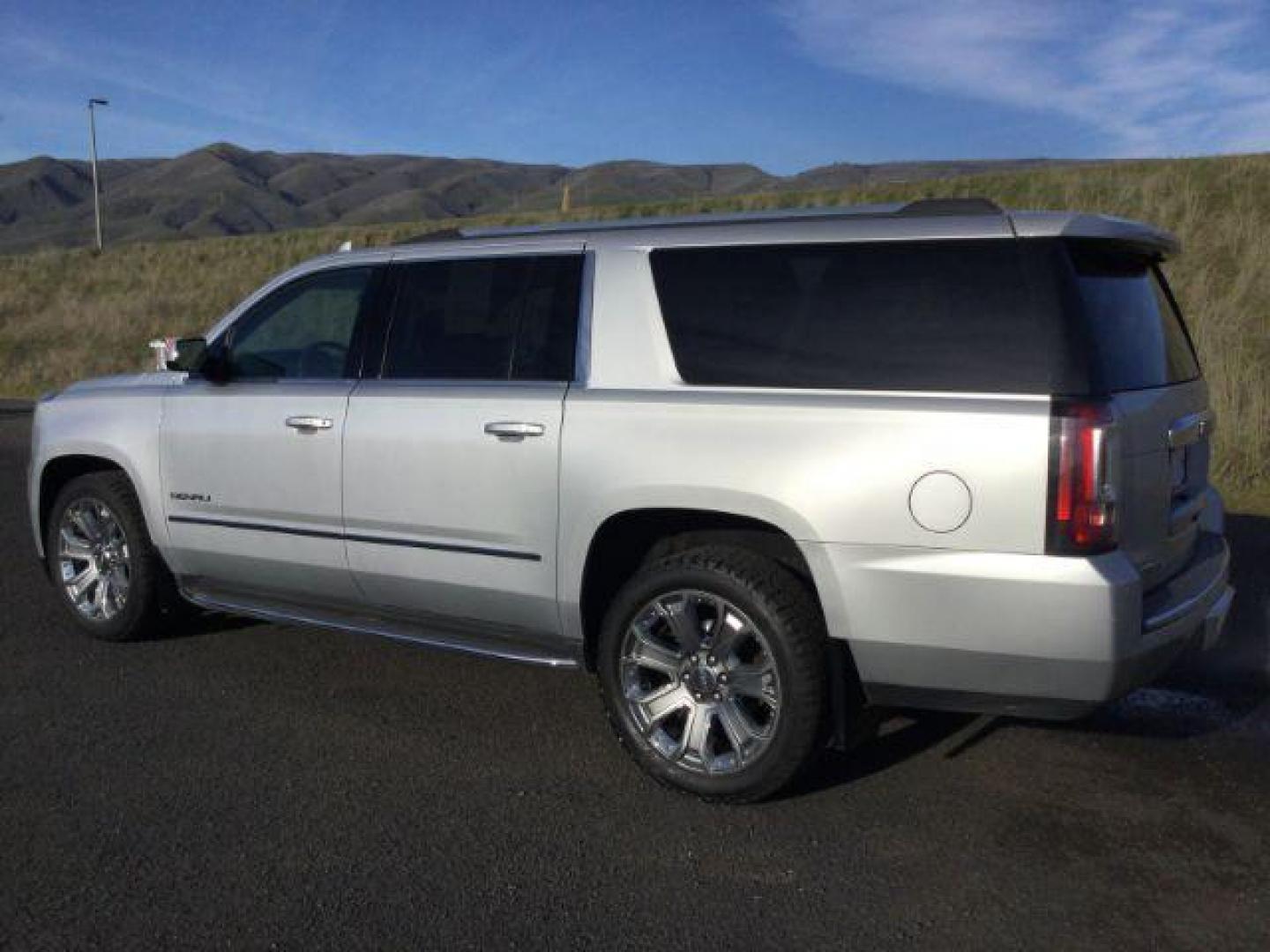 2016 Quicksilver Metallic /Jet Black, premium leather GMC Yukon XL Denali 4WD (1GKS2HKJ6GR) with an 6.2L V8 OHV 16V engine, 8-speed automatic transmission, located at 1801 Main Street, Lewiston, 83501, (208) 743-9371, 46.417065, -117.004799 - Photo#1