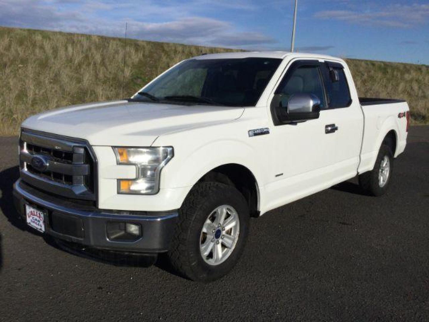 2015 Oxford White /GRAY CLOTH Ford F-150 XLT SuperCab 6.5-ft. Bed 4WD (1FTEX1EP1FF) with an 2.7L V6 DOHC 24V engine, 6-Speed Automatic transmission, located at 1801 Main Street, Lewiston, 83501, (208) 743-9371, 46.417065, -117.004799 - Photo#0