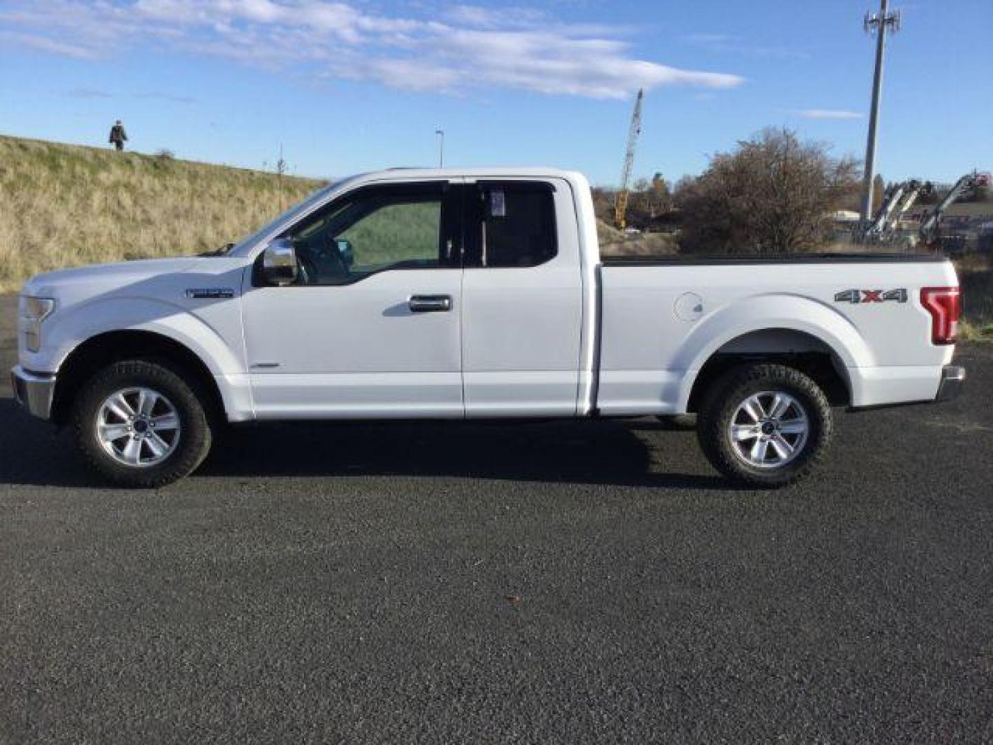 2015 Oxford White /GRAY CLOTH Ford F-150 XLT SuperCab 6.5-ft. Bed 4WD (1FTEX1EP1FF) with an 2.7L V6 DOHC 24V engine, 6-Speed Automatic transmission, located at 1801 Main Street, Lewiston, 83501, (208) 743-9371, 46.417065, -117.004799 - Photo#1