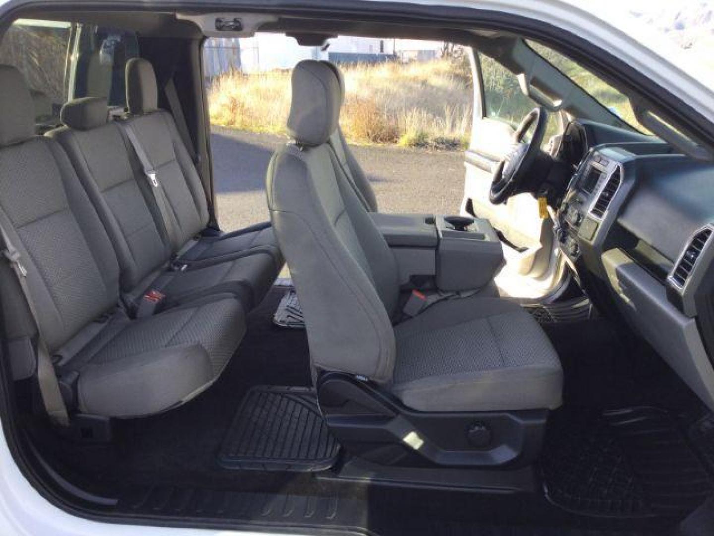 2015 Oxford White /GRAY CLOTH Ford F-150 XLT SuperCab 6.5-ft. Bed 4WD (1FTEX1EP1FF) with an 2.7L V6 DOHC 24V engine, 6-Speed Automatic transmission, located at 1801 Main Street, Lewiston, 83501, (208) 743-9371, 46.417065, -117.004799 - Photo#8