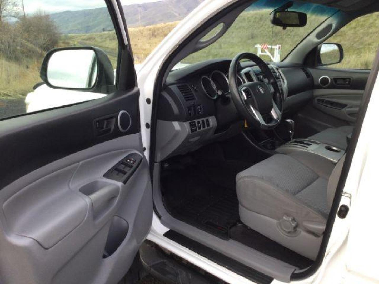 2012 Super White /Graphite Cloth Interior Toyota Tacoma Double Cab Long Bed V6 Auto 4WD (5TFMU4FN6CX) with an 4.0L V6 DOHC 24V engine, 5-Speed Automatic transmission, located at 1801 Main Street, Lewiston, 83501, (208) 743-9371, 46.417065, -117.004799 - Photo#3