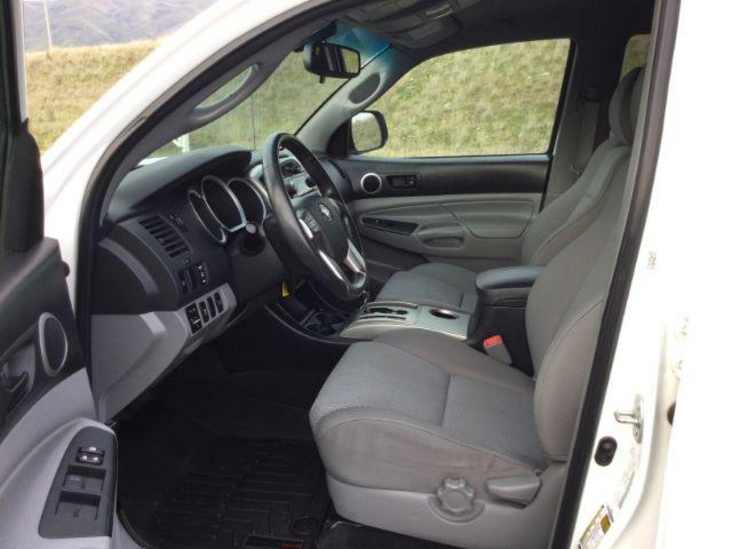 2012 Super White /Graphite Cloth Interior Toyota Tacoma Double Cab Long Bed V6 Auto 4WD (5TFMU4FN6CX) with an 4.0L V6 DOHC 24V engine, 5-Speed Automatic transmission, located at 1801 Main Street, Lewiston, 83501, (208) 743-9371, 46.417065, -117.004799 - Photo#4