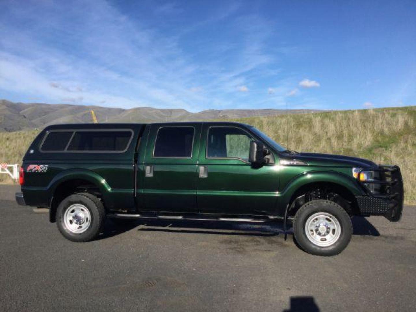 2016 GREEN /Steel, cloth Ford F-350 SD XL Crew Cab 4WD (1FT8W3B67GE) with an 6.2L V8 OHV 16V engine, 6-Speed Automatic transmission, located at 1801 Main Street, Lewiston, 83501, (208) 743-9371, 46.417065, -117.004799 - Photo#10