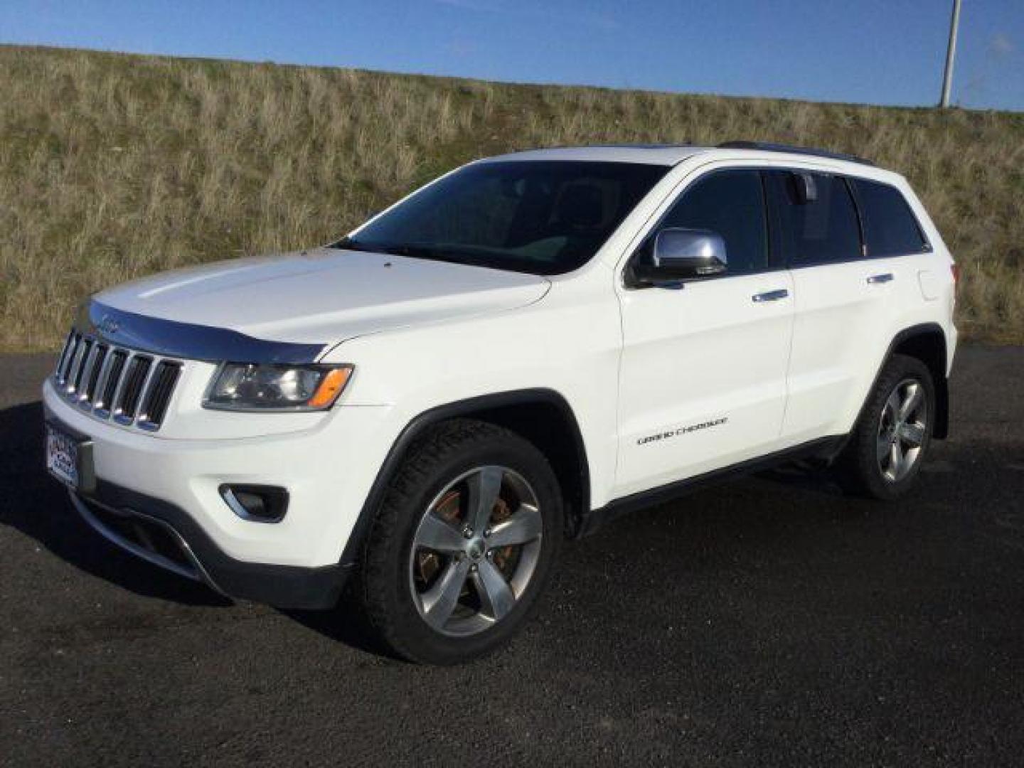 2015 Bright White Clearcoat /Black Jeep Grand Cherokee Limited 4WD (1C4RJFBT6FC) with an 5.7L V8 OHV 16V engine, 8-Speed Automatic transmission, located at 1801 Main Street, Lewiston, 83501, (208) 743-9371, 46.417065, -117.004799 - Photo#0