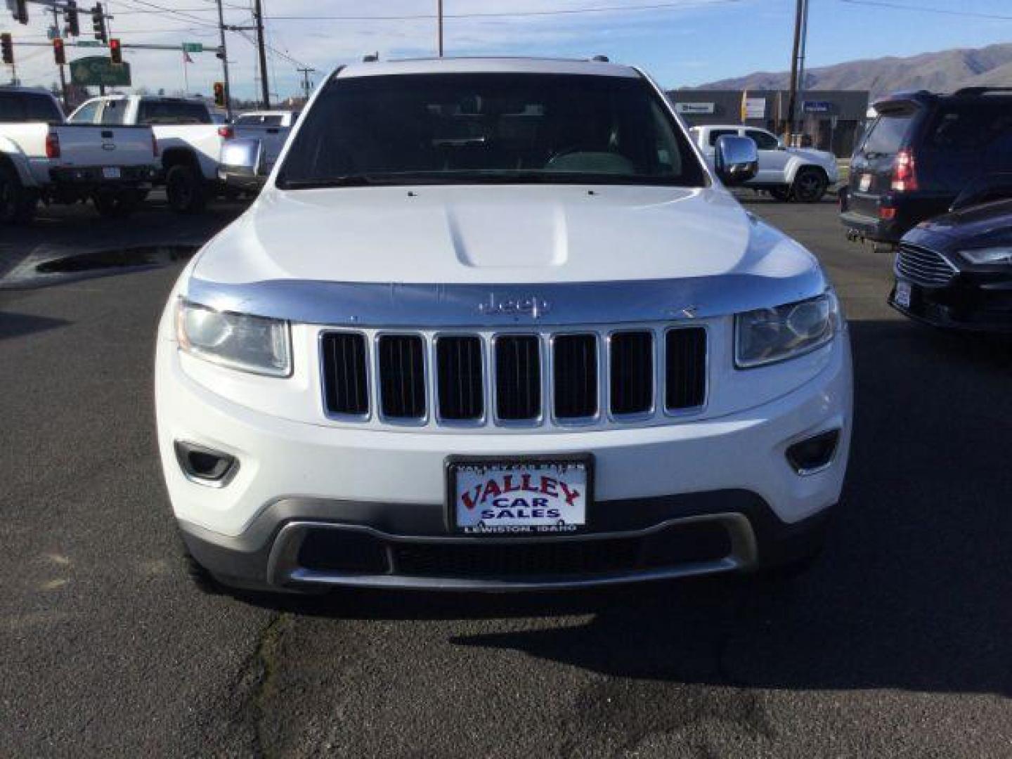 2015 Bright White Clearcoat /Black Jeep Grand Cherokee Limited 4WD (1C4RJFBT6FC) with an 5.7L V8 OHV 16V engine, 8-Speed Automatic transmission, located at 1801 Main Street, Lewiston, 83501, (208) 743-9371, 46.417065, -117.004799 - Photo#20