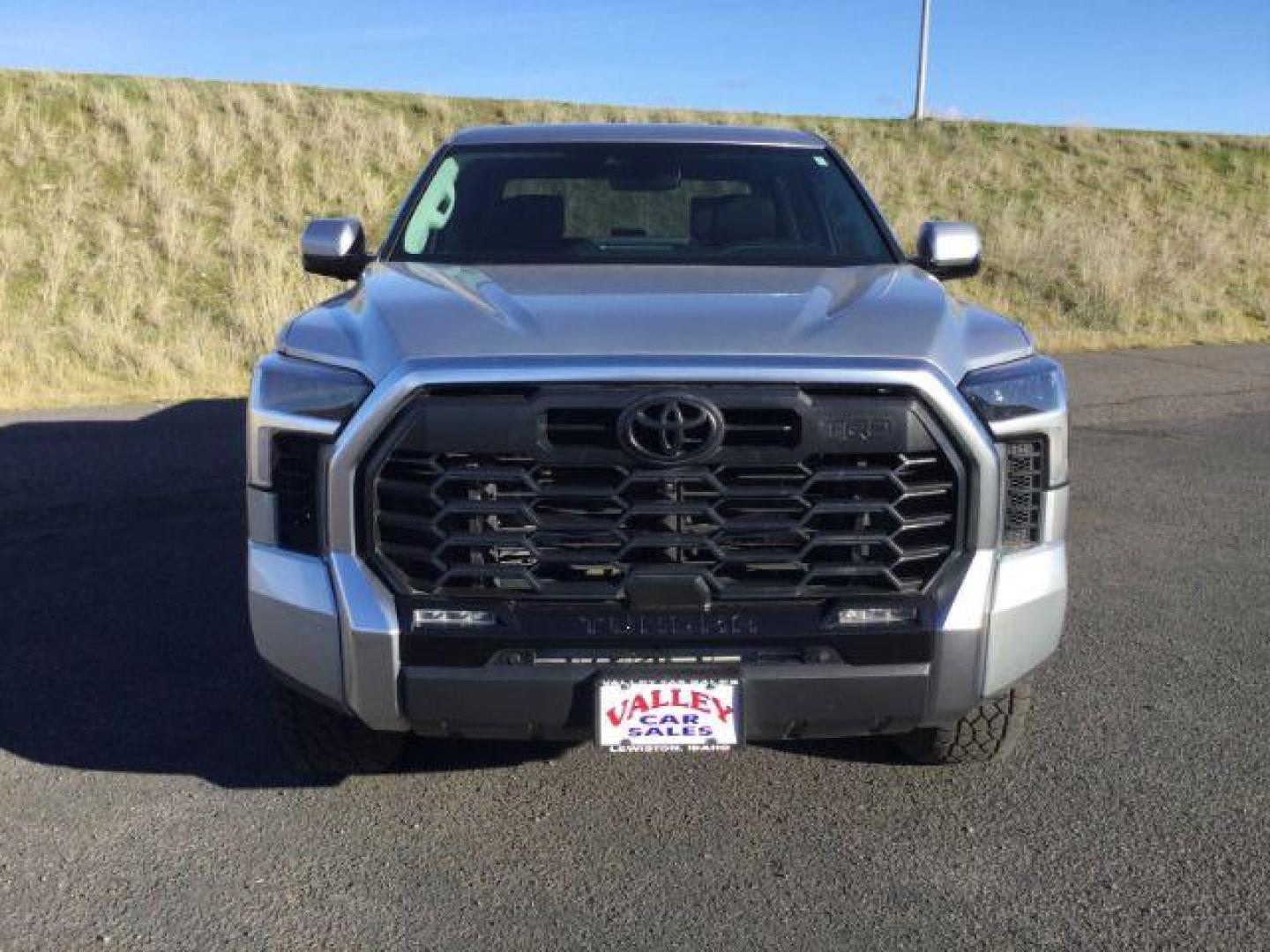 2022 Celestial Silver Metallic /Black Toyota Tundra Limited CrewMax 4WD Long Bed (5TFJA5EC8NX) with an 3.4L V6 DOHC 24V engine, 10-speed automatic transmission, located at 1801 Main Street, Lewiston, 83501, (208) 743-9371, 46.417065, -117.004799 - Photo#11