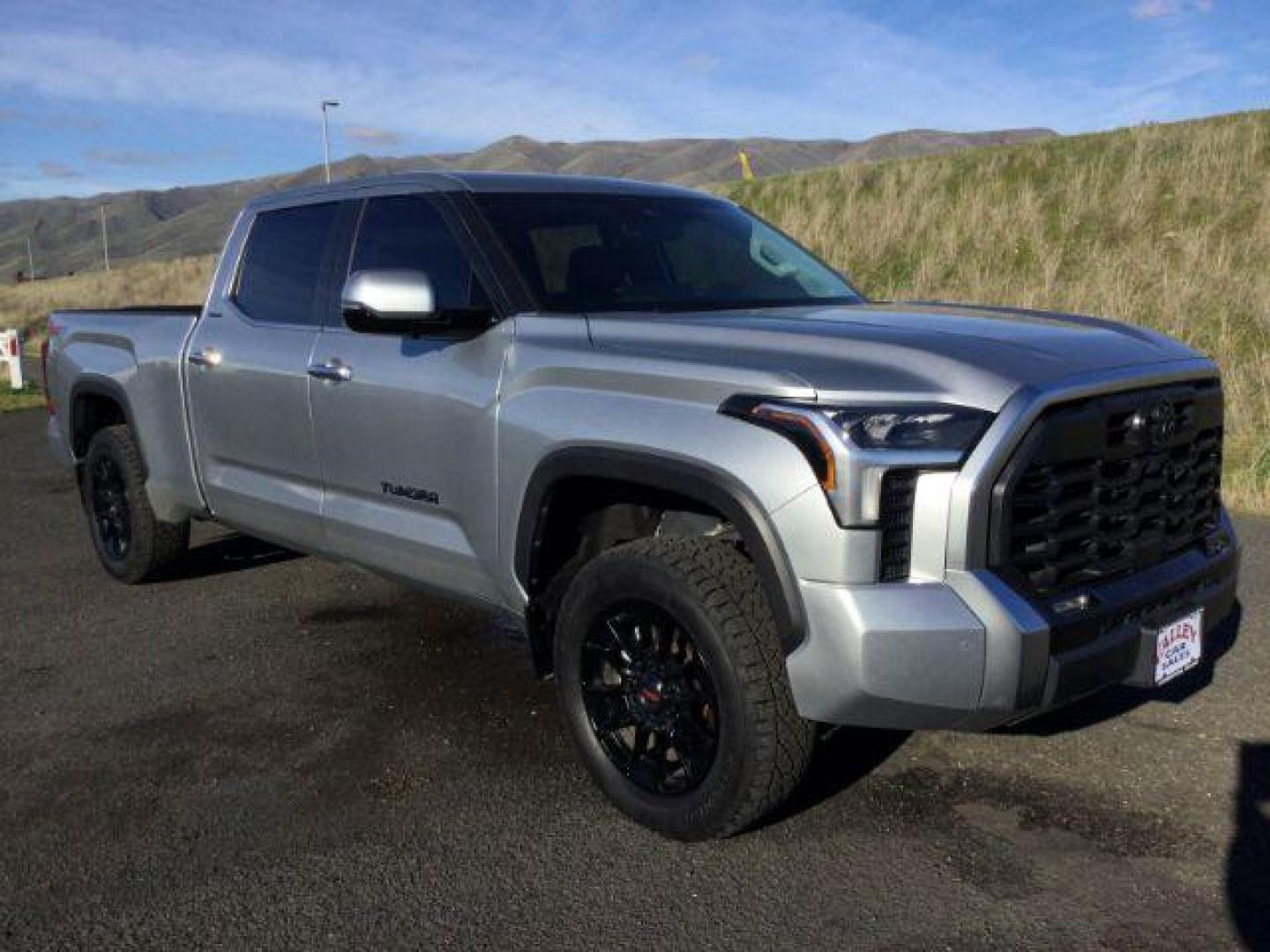 2022 Celestial Silver Metallic /Black Toyota Tundra Limited CrewMax 4WD Long Bed (5TFJA5EC8NX) with an 3.4L V6 DOHC 24V engine, 10-speed automatic transmission, located at 1801 Main Street, Lewiston, 83501, (208) 743-9371, 46.417065, -117.004799 - Photo#12