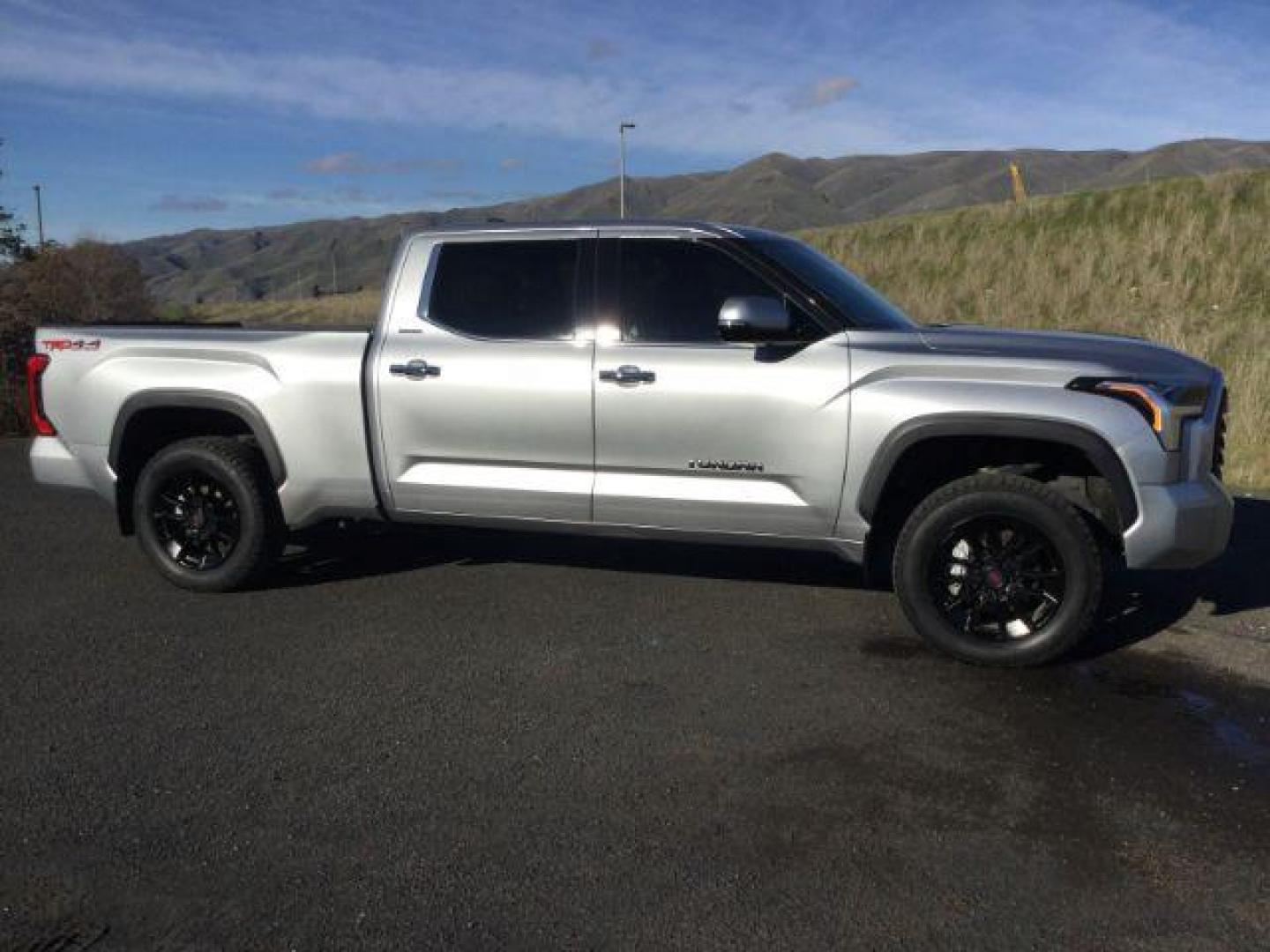 2022 Celestial Silver Metallic /Black Toyota Tundra Limited CrewMax 4WD Long Bed (5TFJA5EC8NX) with an 3.4L V6 DOHC 24V engine, 10-speed automatic transmission, located at 1801 Main Street, Lewiston, 83501, (208) 743-9371, 46.417065, -117.004799 - Photo#15