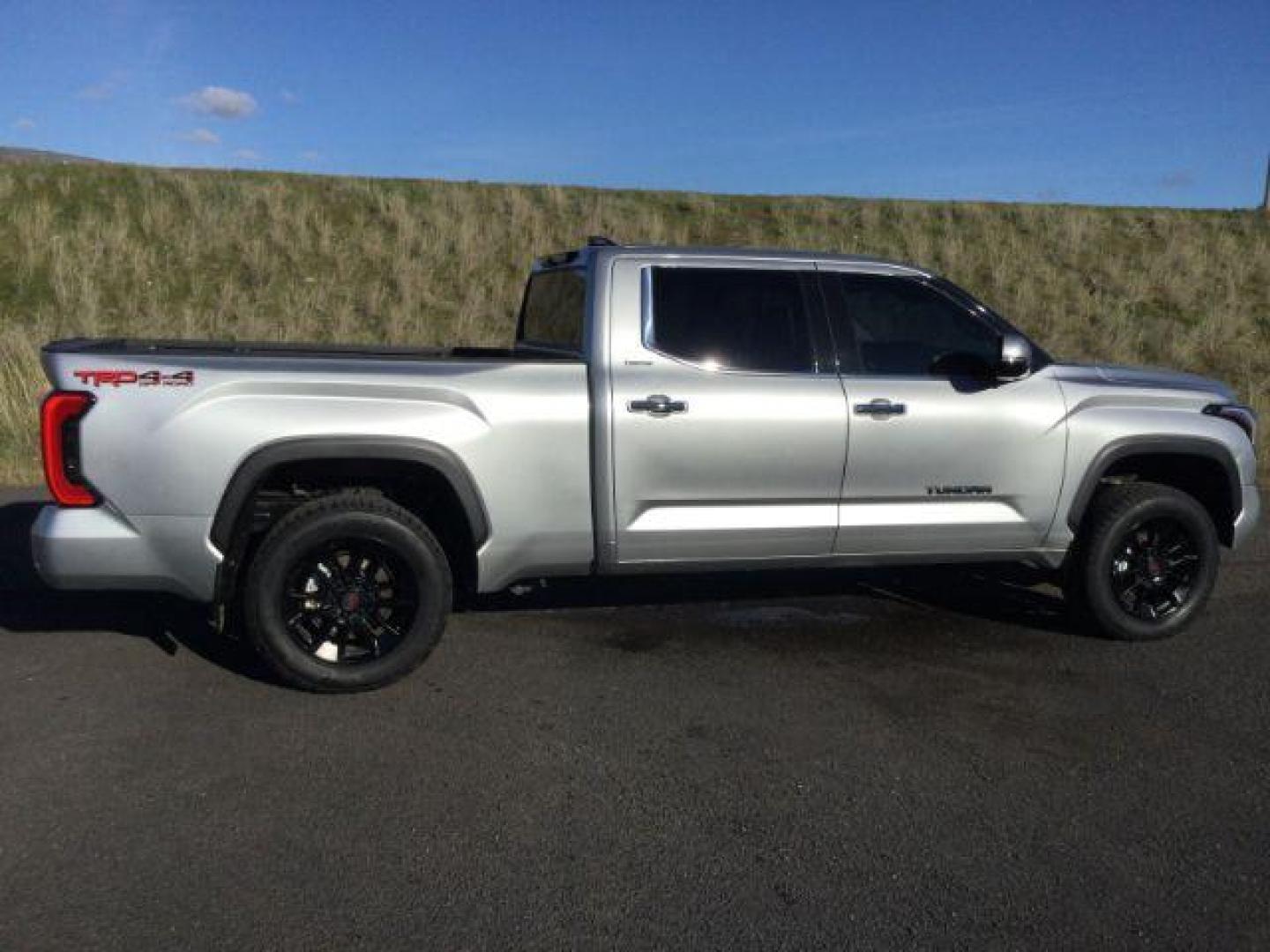 2022 Celestial Silver Metallic /Black Toyota Tundra Limited CrewMax 4WD Long Bed (5TFJA5EC8NX) with an 3.4L V6 DOHC 24V engine, 10-speed automatic transmission, located at 1801 Main Street, Lewiston, 83501, (208) 743-9371, 46.417065, -117.004799 - Photo#16