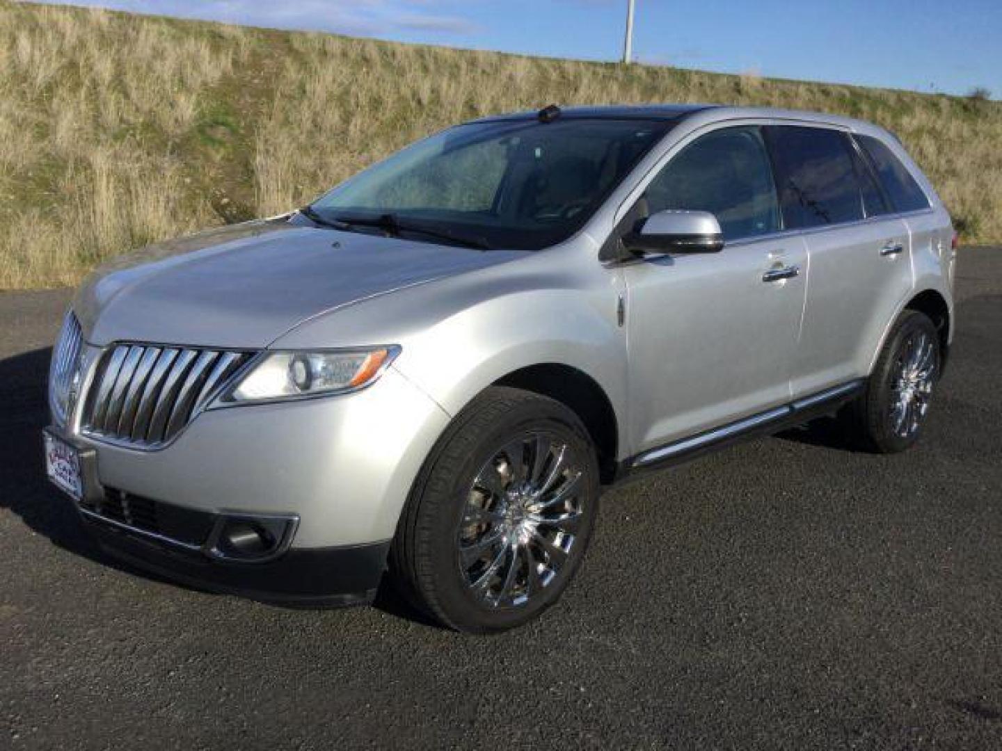 2014 Ingot Silver Metallic /Light Stone w/Gray Piping Lincoln MKX AWD (2LMDJ8JK5EB) with an 3.7L V6 DOHC 24V engine, 6-Speed Automatic transmission, located at 1801 Main Street, Lewiston, 83501, (208) 743-9371, 46.417065, -117.004799 - Photo#0