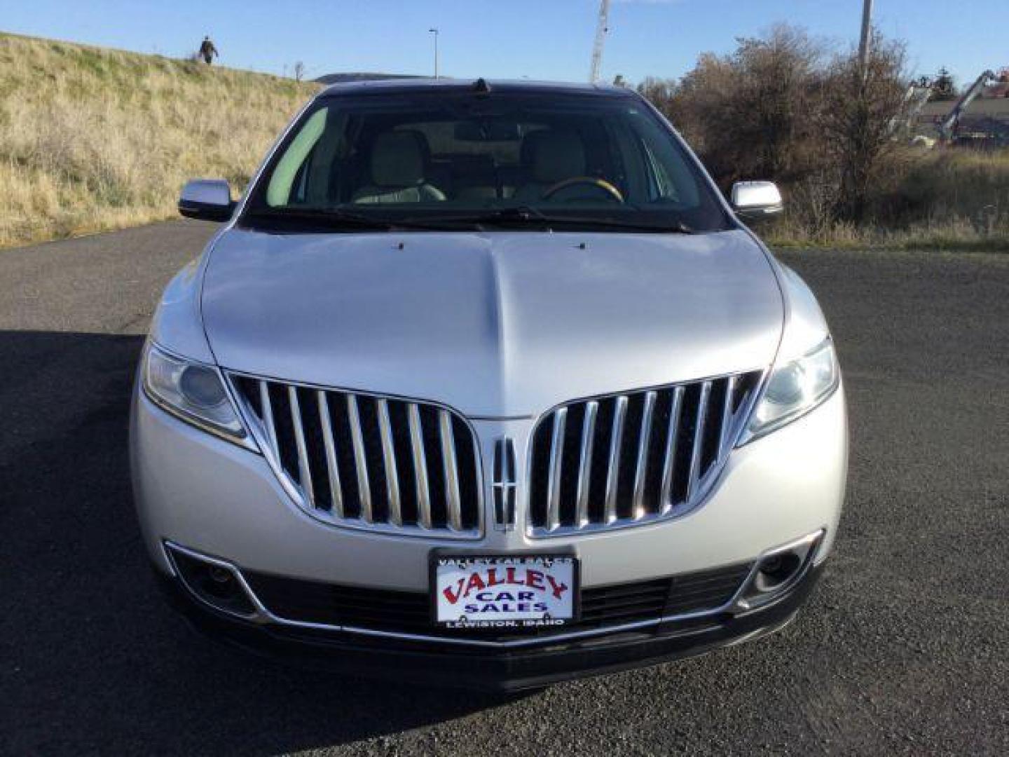 2014 Ingot Silver Metallic /Light Stone w/Gray Piping Lincoln MKX AWD (2LMDJ8JK5EB) with an 3.7L V6 DOHC 24V engine, 6-Speed Automatic transmission, located at 1801 Main Street, Lewiston, 83501, (208) 743-9371, 46.417065, -117.004799 - Photo#19