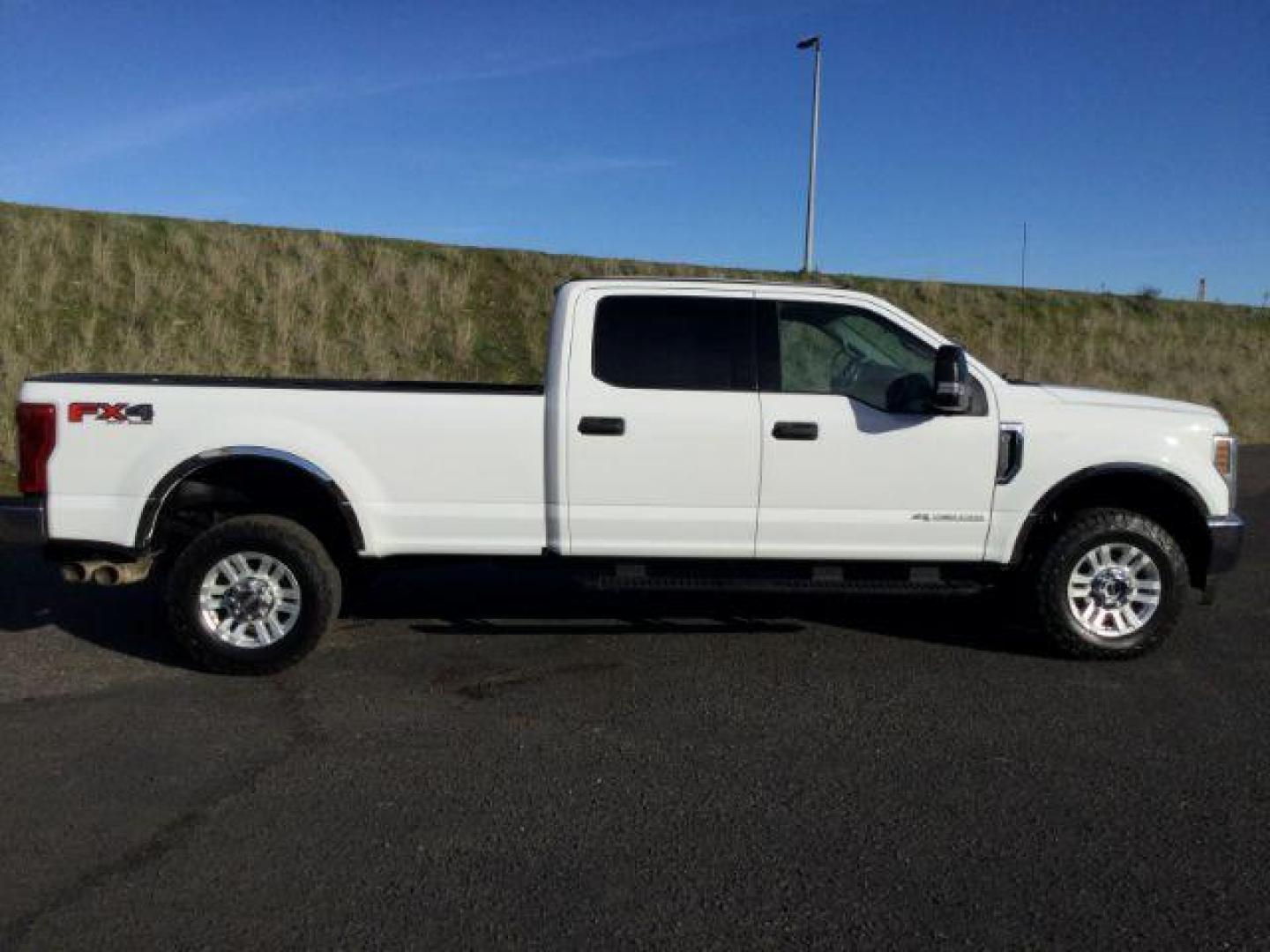 2019 Oxford White /Medium Earth Gray, cloth Ford F-350 SD XLT Crew Cab Long Bed 4WD (1FT8W3BT5KE) with an 6.7L V8 OHV 16V DIESEL engine, 6-Speed Automatic transmission, located at 1801 Main Street, Lewiston, 83501, (208) 743-9371, 46.417065, -117.004799 - Photo#13