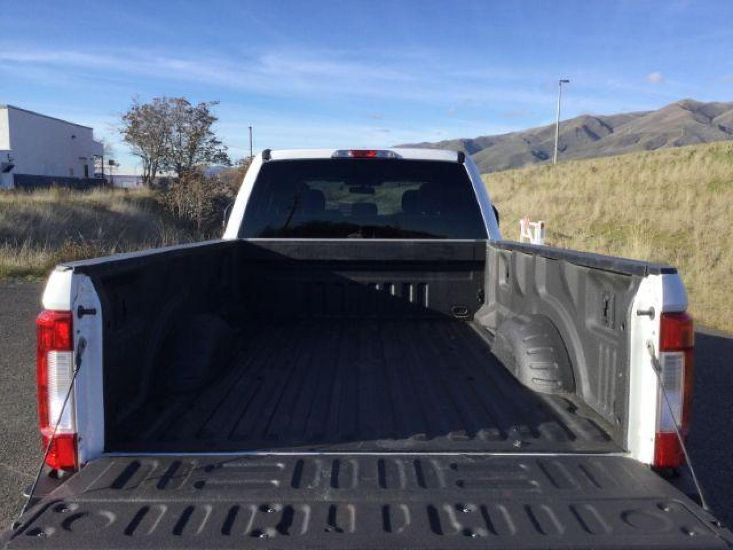 2019 Oxford White /Medium Earth Gray, cloth Ford F-350 SD XLT Crew Cab Long Bed 4WD (1FT8W3BT5KE) with an 6.7L V8 OHV 16V DIESEL engine, 6-Speed Automatic transmission, located at 1801 Main Street, Lewiston, 83501, (208) 743-9371, 46.417065, -117.004799 - Photo#8